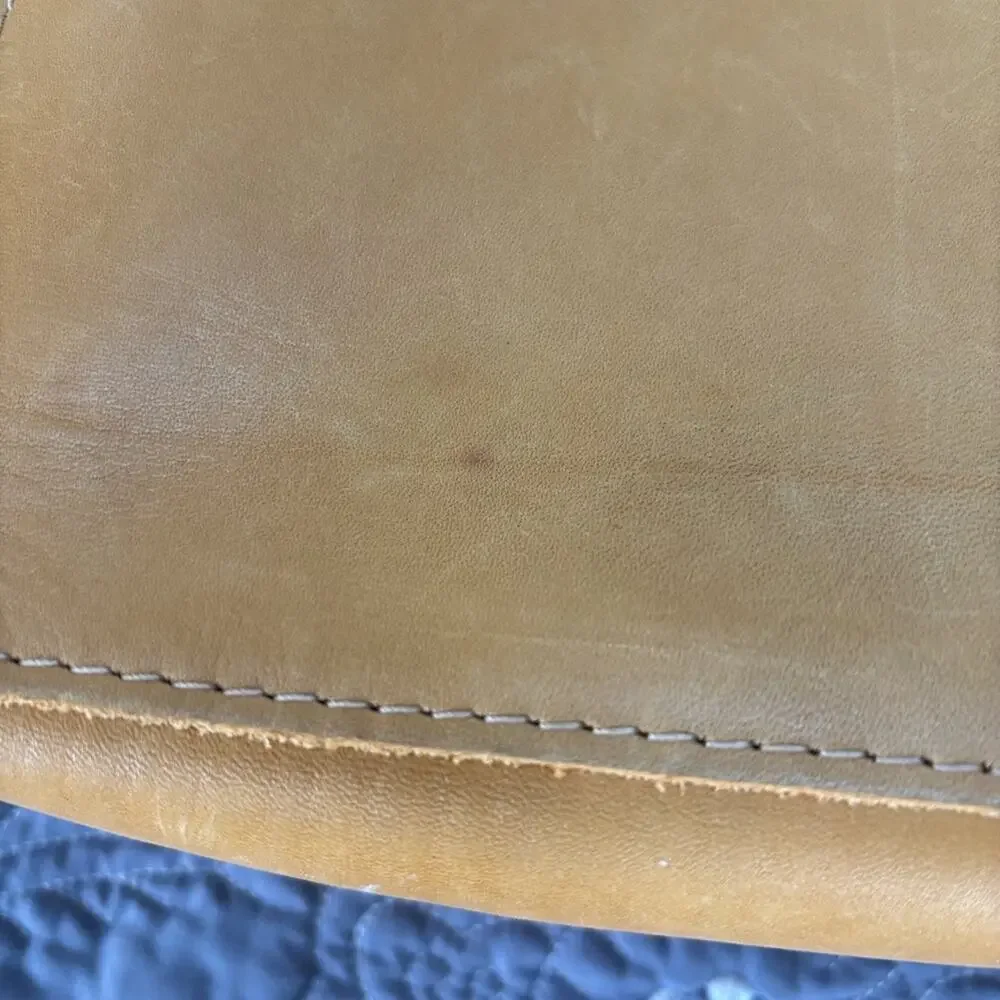 Portland Leather Mini Crossbody Tote in “Sunshine” Yellow Leather w/coin pouch - Picture 4 of 12